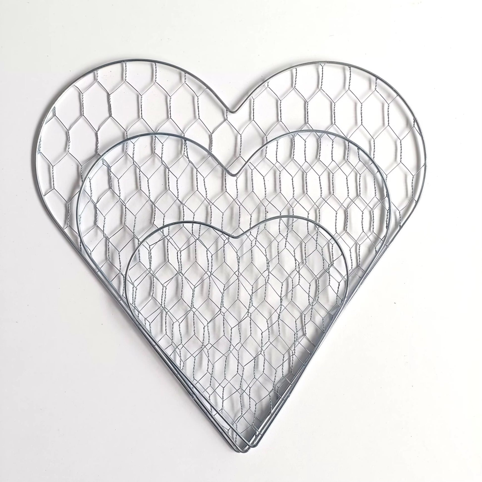 Floral chicken wire mesh for professional flower arrangements and decorations